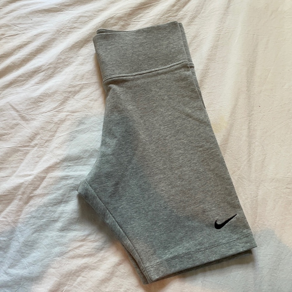 Woman’s Nike biker short